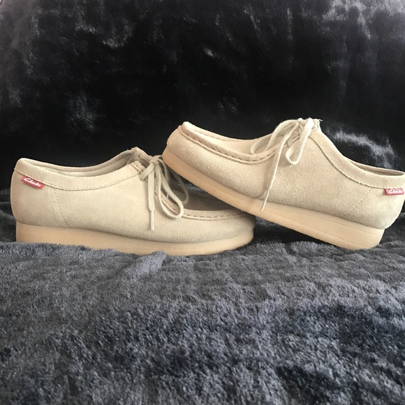 womens clarks wallabee